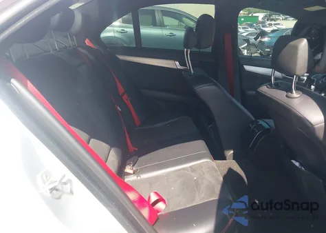 2014 Mercedes-Benz C 250 Luxury/Sport z USA, uszkodzony, nr VIN WDDGF4HB0EG248697